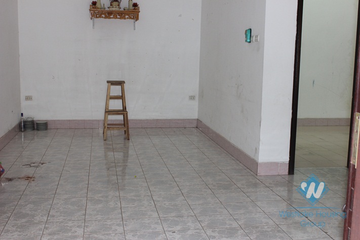 Unfurnished house for rent in Nghi Tam street, Tay Ho, Hanoi